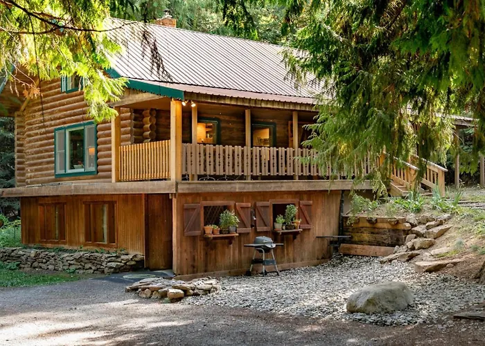 3-Level Log Cabin Near Silverwood - Tranquil