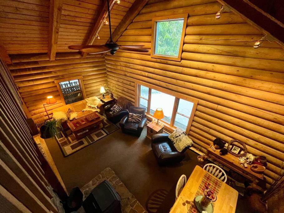 3-level Log Near Silverwood - Tranquil *